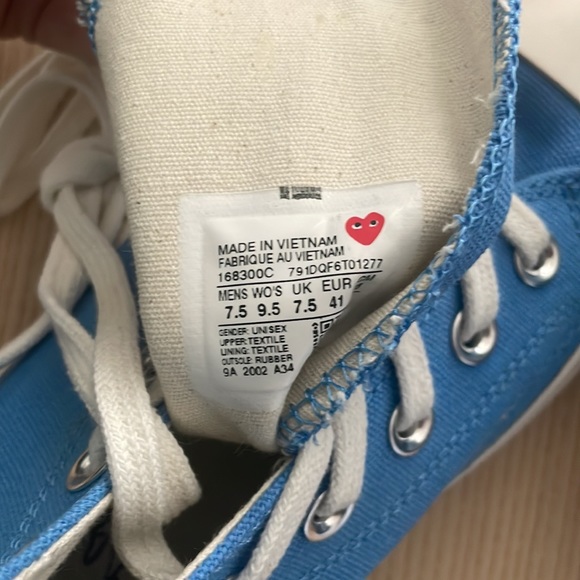 Comme Des Garçons Play x Converse. NWT and box never worn. - Picture 4 of 5
